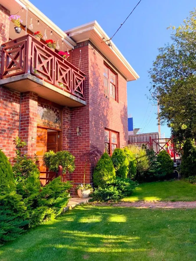 Апартаменты Handcrafted Stained-Glass Cottage, Free Parking Хобарт