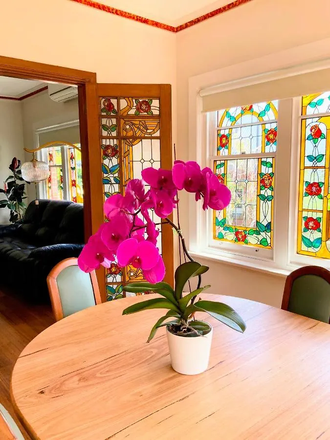 Handcrafted Stained-Glass Cottage, Free Parking Хобарт 0*,  Австралия
