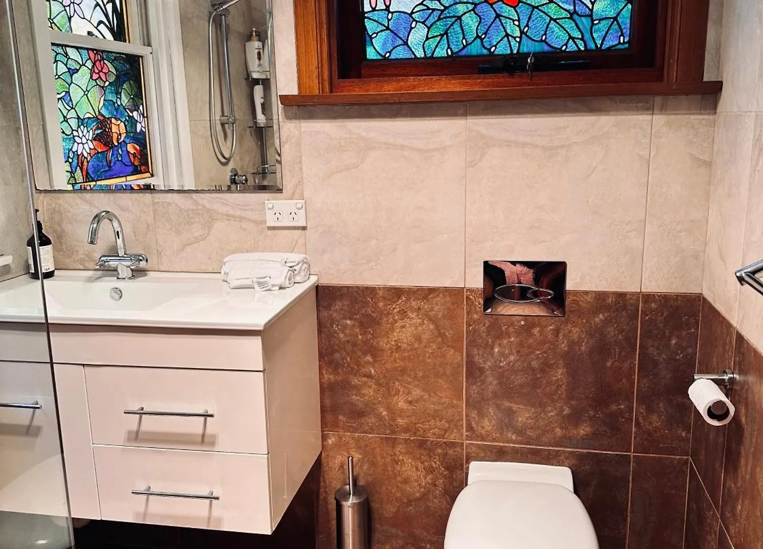 Handcrafted Stained-Glass Cottage, Free Parking Хобарт